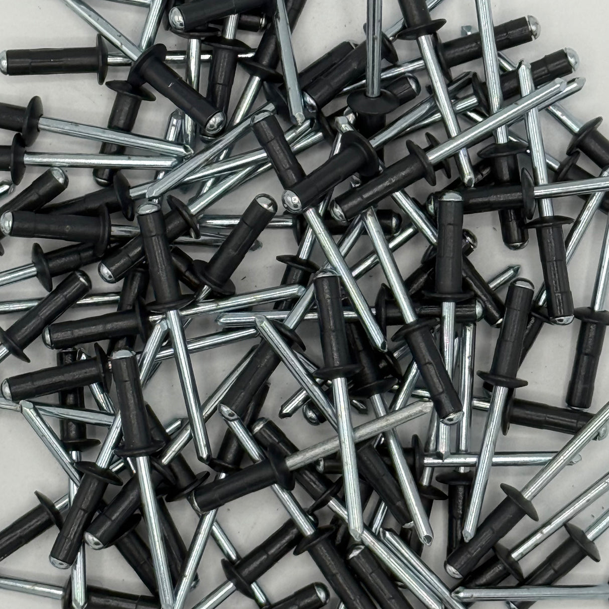 Coloured Rivets 4.9 x15mm (Pack of 100)